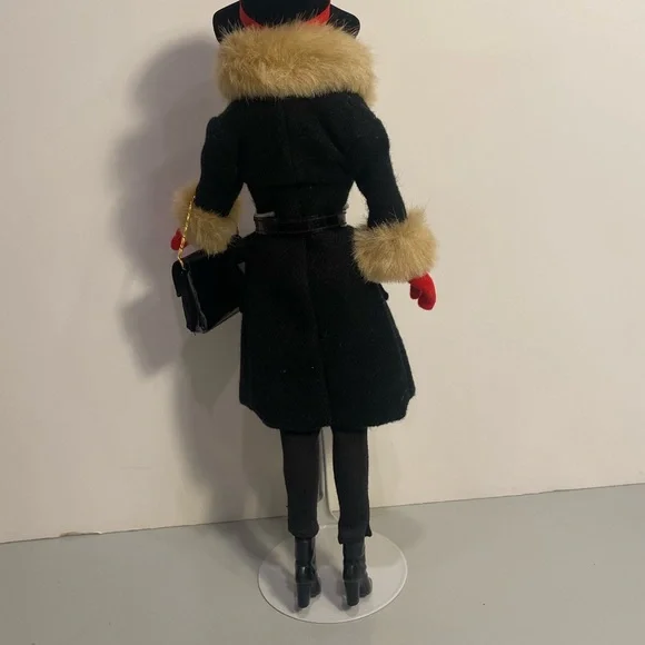 Winter in New York Barbie - Picture 3 of 8